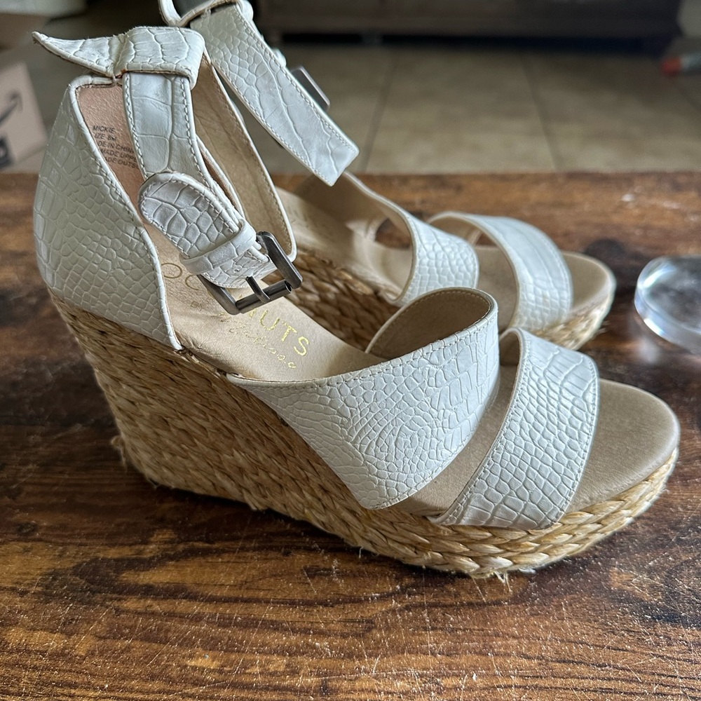 Coconuts by Matisse Mickie Sandals Sz 8 White Espadrille Wedge Heels Women Comfy